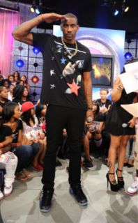amare stoudemire wearing galaxy foamposites.png