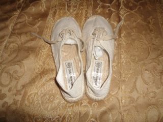 NEW ANDRE ASSOUS FRANCE IVORY EDGE CANVAS ESPADRILLES SHOES SIZE 7  ON 