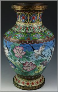 Large Beautiful Antique Chinese Cloisonne Vase w Cranes