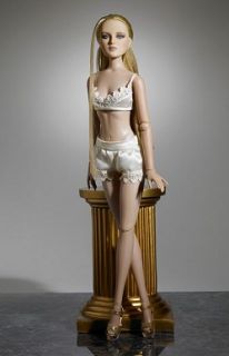 Tonner Antoinette™basic Cameo 16  Articulated w Silky Undies Shoes 