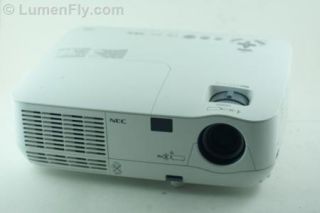 NEC NP110 Video Movie Projector 2200 Lumens 2000 1 Contrast Ratio 