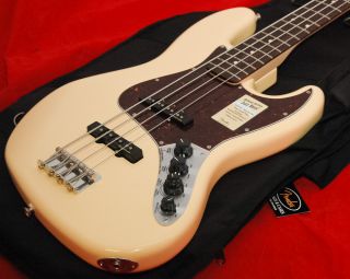 New Fender ® Active Jazz Bass RW Vintage White