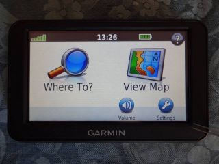 Garmin Nuvi 40LM 4 3 inch Portable GPS Navigator Lifetime Navteq Maps 