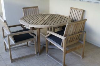 Kingsley Bate Teak Outdoor Table and Chairs Set