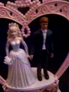 2006 Barbie and Ken Wedding Cake Topper Plays Music / Flower 
