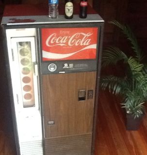 Vintage Antique Small Coke Machine Vending works Cold 50c with Key No 