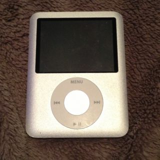 Apple iPod Nano 3rd Generation Silver 4 GB
