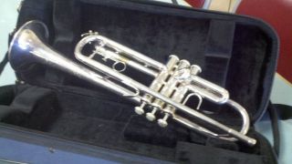 Bach TR200 Series Bb Trumpet SILVER with Case Wittner Metrodome 3 