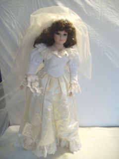 Betty James Carter Goebel Musical Nicole Bride Doll Porcelain 23 
