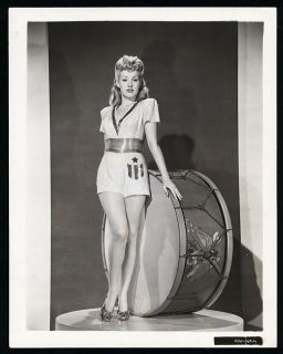 Betty Grable vint 1942 leggy Pinup Portrait