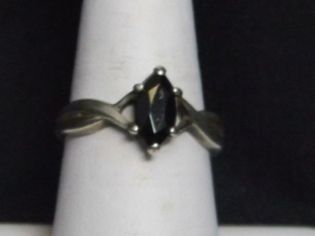  silver marquise cut black onyx stone solitaire ring. This ring 