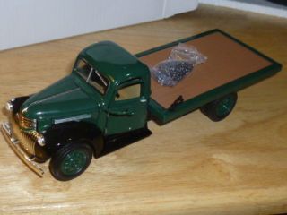 New 1 32 Scale Diecast 1941 Chevy Flatbed Tow Truck Green with Chains 