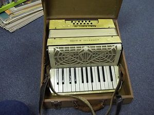 VINTAGE accordion MORESCHI & SONS WITH CASE FANCY STYLING NICE 