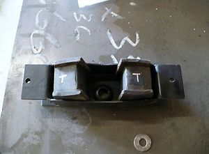 MG TD TF REAR TRANSMISSION SUPPORT BRACKET AND RUBBER MOUNTS