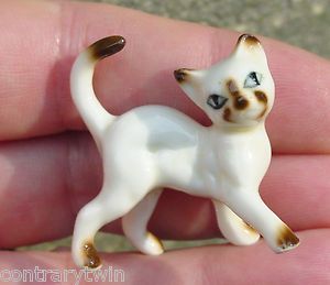 Cat Figurine miniature vintage porcelain Siamese Kitten 1 3 8