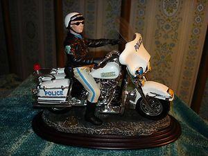CAVANAGH HARLEY DAVIDSON LIMITED EDITION POLICE MODEL MOTORCYCLE WITH 