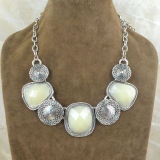  Jewelry Antique Silver Plated Cream Resin Bead Flower Chunky Necklace