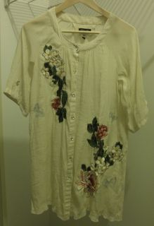 Como No Peasant Blouse Size M Beige embroidered with flowers