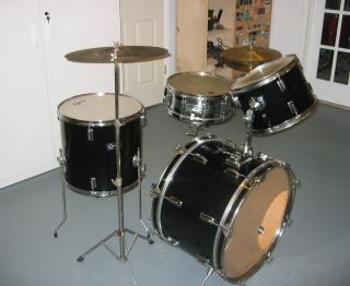  4 PC Drumset w Hardware Cymbals 