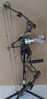 Hoyt XT 1000 RH Compound Bow with Accessories