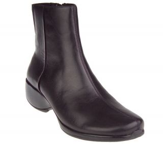 Rockport Leather Pull on Ankle Boots w/ Back Goring —