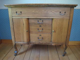ANTIQUE OAK DRESSER / CHEST W/ CURVED LEGS 4 DRAWERS & 2 DOORS on WOOD