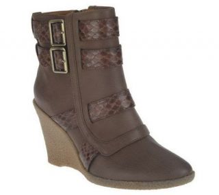 KathyVanZeeland Ankle Boots on Wedge   A219486