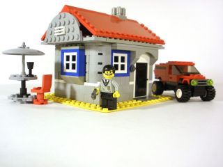 LEGO Creator 4956 CUSTOM Lego House with Minifigure Car and