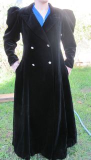 Dan Brown I Magnin black velvet coat 1970, steampunk, gothic