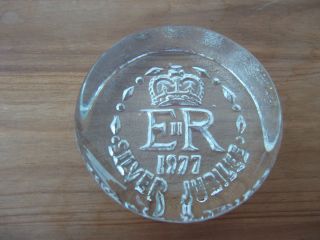 ER 1977 Silver Jubilee Dartington Glass Paperweight Queen Elizabeth II