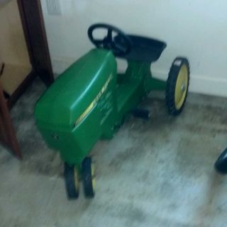 John deere pedal tractor