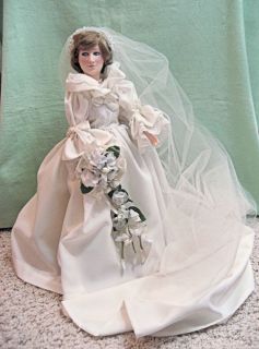 COLLECTIBLE 1982 EFFANBEE PRINCESS DIANA DOLL IN WEDDING DRESS