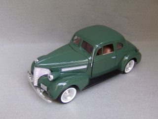 1939 Chevrolet Coupe Diecast Car Model Green 1 24