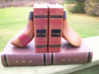 Pair of Wood Golf Club Bookends with Attached Books Vitory