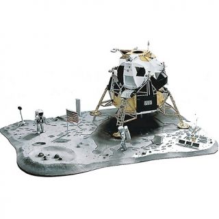 Revell Lunar Landing Scale Model Kit   148 Scale