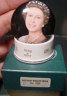 Queen Elizabeth II Silver Jubilee 1977 Round Snuff Box Staffordshipe