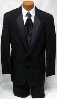  by perry ellis this jacket is single breasted with a notch satin