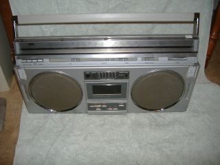 Vintage Montgomery Ward Model GEN3992 AM FM Portable Stereo System