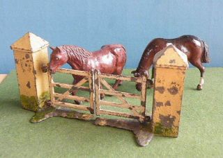 1940s 54mm lead Farm HORSES + GATES + GATEPOSTS Britains