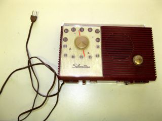 Vintage Silvertone Model 6217 Portable Tube Style Radio that Works