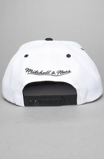 Mitchell & Ness The Oakland Raiders Arch Snapback Hat in White Black