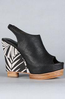 Matiko Shoes The Erin Shoe in Black and Leaf Canvas