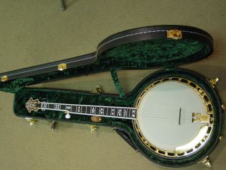 Gold hardware Flinthill Archtop five string Banjo with hardshell case