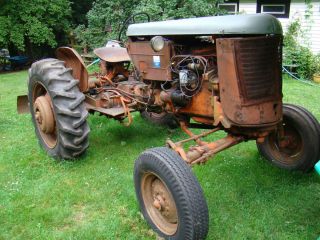 1947 Case Farm Tractor Vac w Swail Blade Runs 