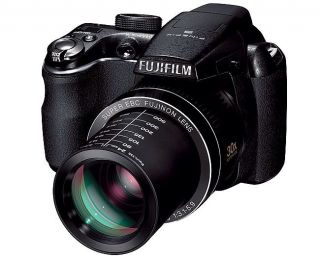 Fujifilm FinePix S4000 14 MP Digital Camera 30x Super Wide Angle