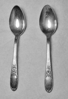 Two 4 5 inch Wm Rogers Silver Plated Spoons 1934 Burgandy Pattern No