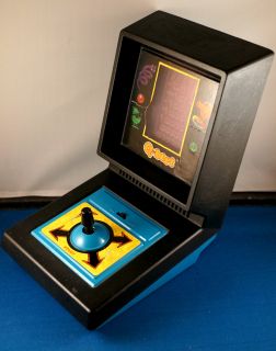  TABLETOP ELECTRONIC HANDHELD GAME ARCADE Q*BERT PARKER BROTHERS TOY
