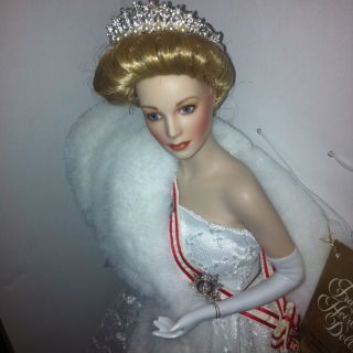 Princess Grace Kelly Portrait Franklin Heirloom Doll Mink Lace Ball