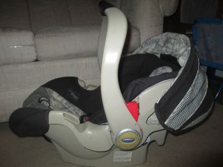 Graco Car Seat Model LAPC0074A   Great Condition   comes with Car Seat
