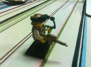 Lego Custom Made Army minifigure with arrow, camo gun + NVG